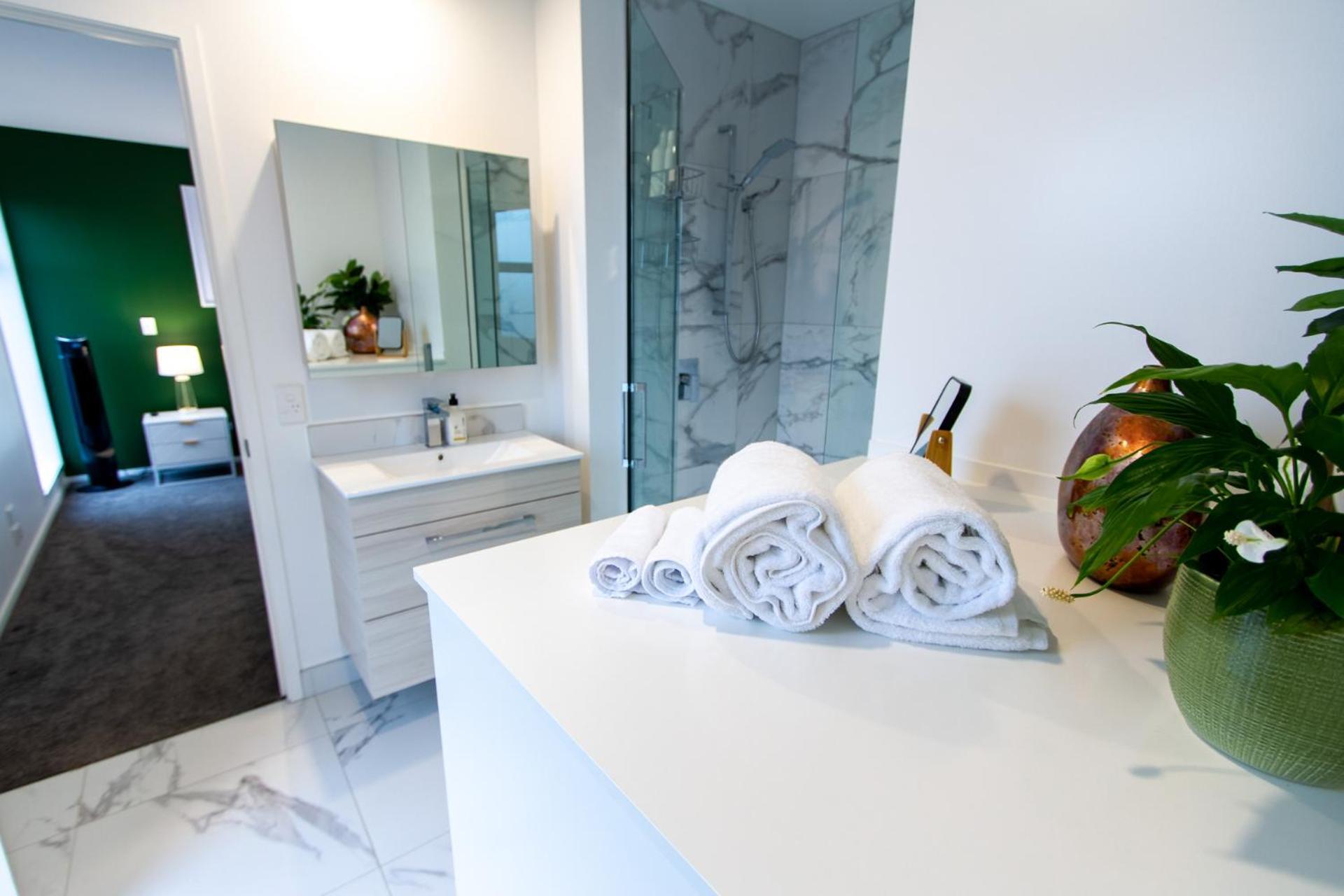 Gorgeous In Green - 2 Bed Central Oasis W/King Bed Christchurch Exterior photo