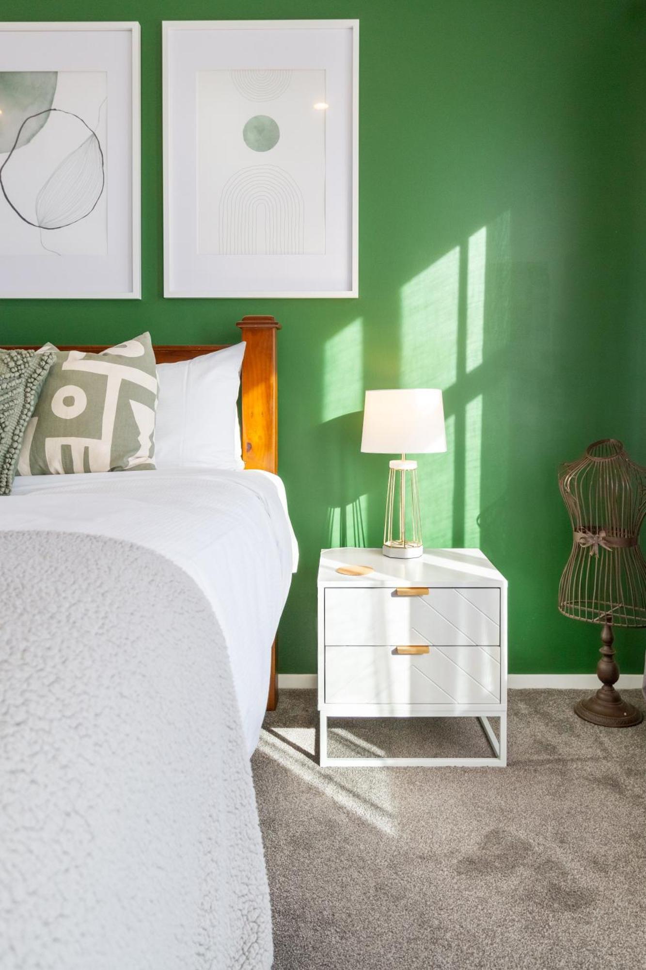 Gorgeous In Green - 2 Bed Central Oasis W/King Bed Christchurch Exterior photo